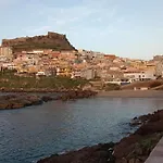 فندق مبيت وإفطار Casa Doria كاستيلساردو